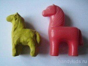Лепим игрушечную лошадку
