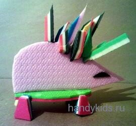 Наклеиваем иглы