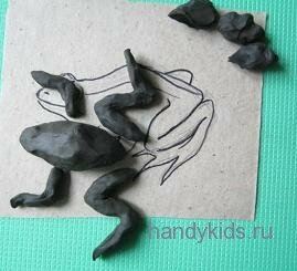  Лепим лапки лягушки