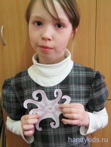 Осьминог, вырезанный из бумаги